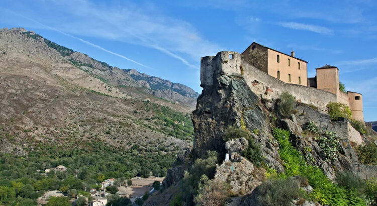 Cette plateforme inclura les agences de voyages et les tour-opérateurs de l’île. (ici, la citadelle de Corte)